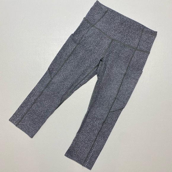 Lululemon Fast & Free Crop Fractal Strlight 6 NWOT - Picture 2 of 10